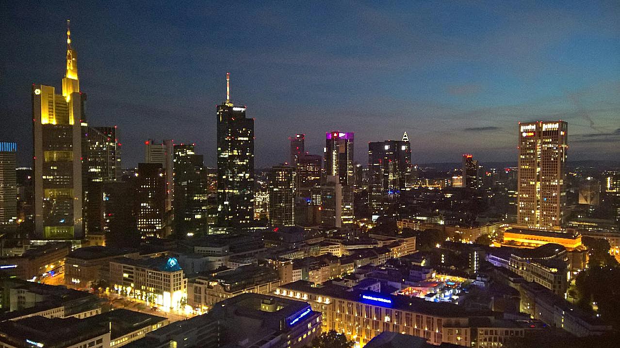 城市高楼建筑夜景图片摄影