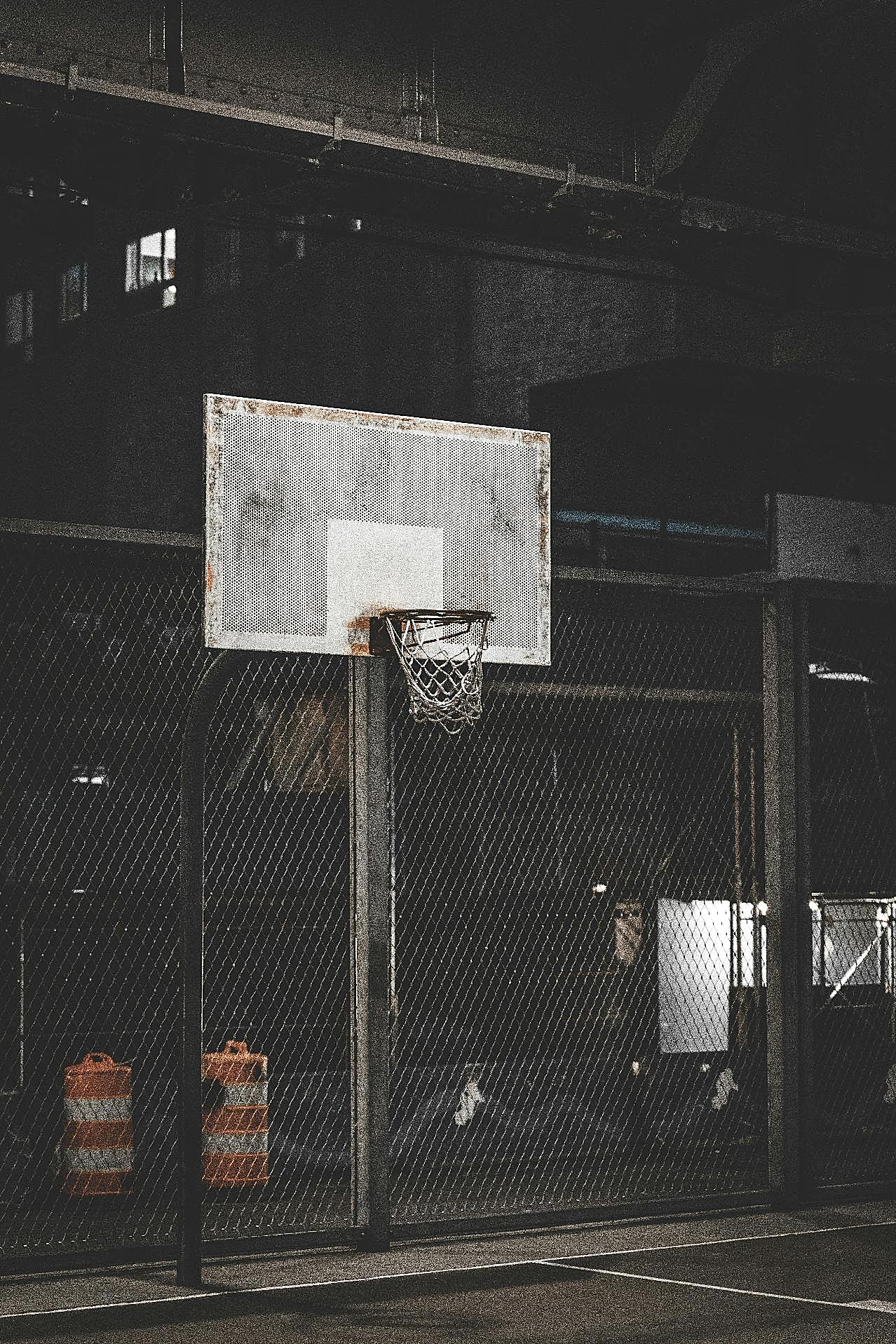 室内普通篮球架图片生活用品