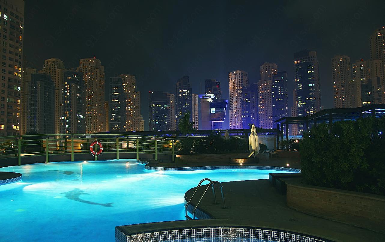 屋顶泳池图片城市景观