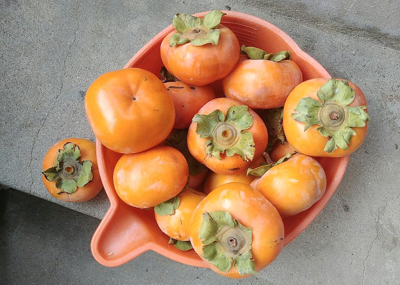 成熟甜柿子图片水果