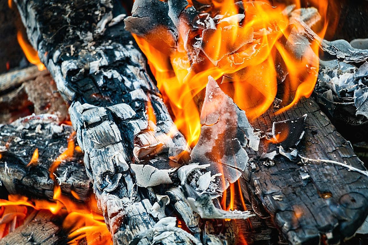 燃烧木柴火焰图片高清