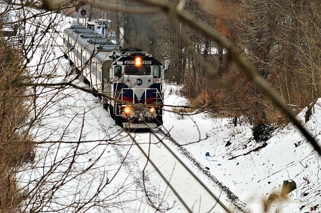 冬季轨道列车图片交通摄影