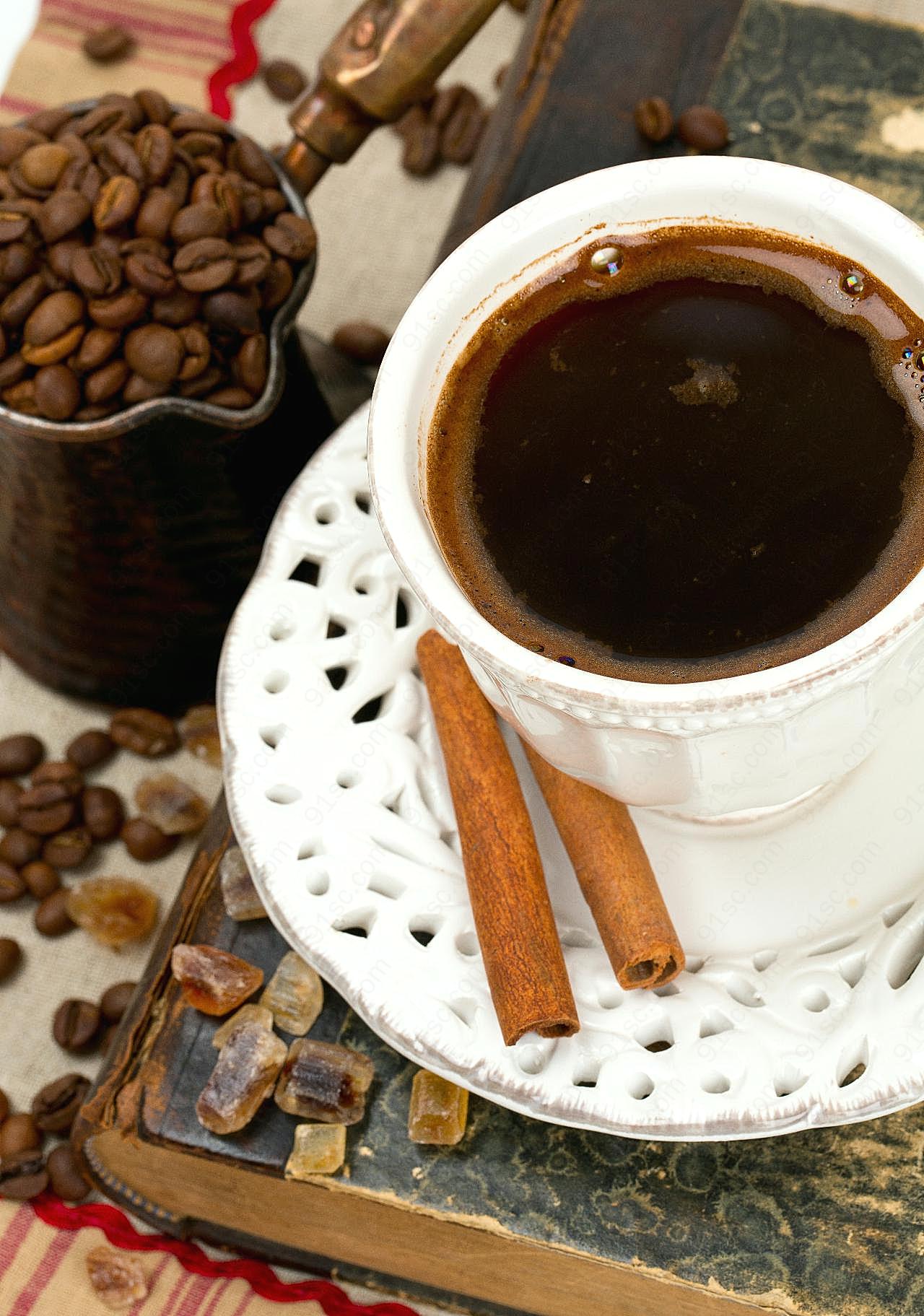 咖啡豆与黑咖啡图片高清餐饮