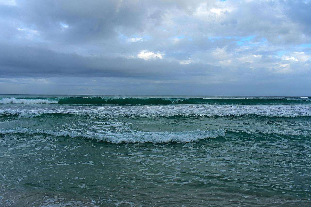 海洋滚滚海浪图片自然