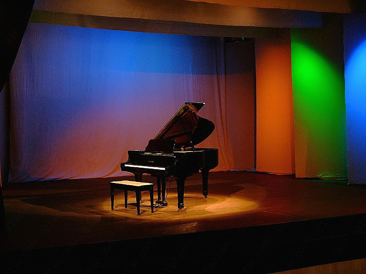 舞台上的钢琴图片摄影高清