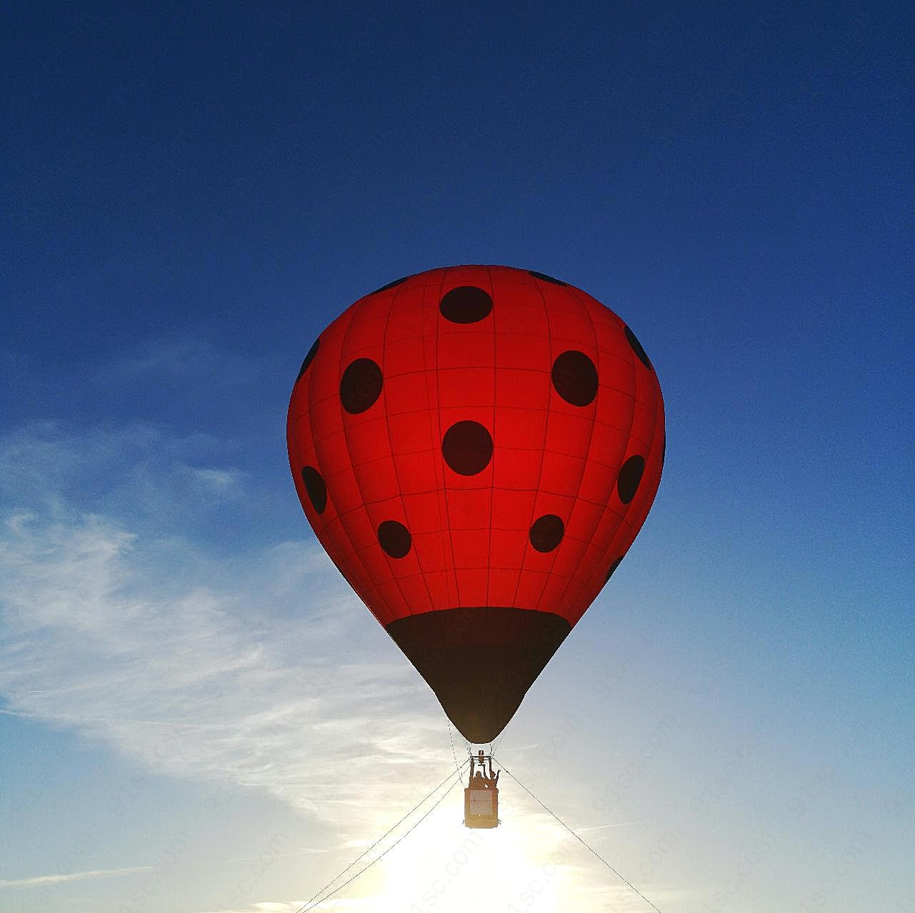 热气球飞升图片高清摄影