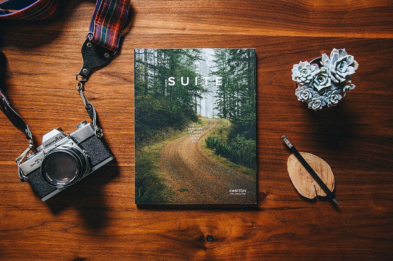 杂志和相机图片素材生活用品