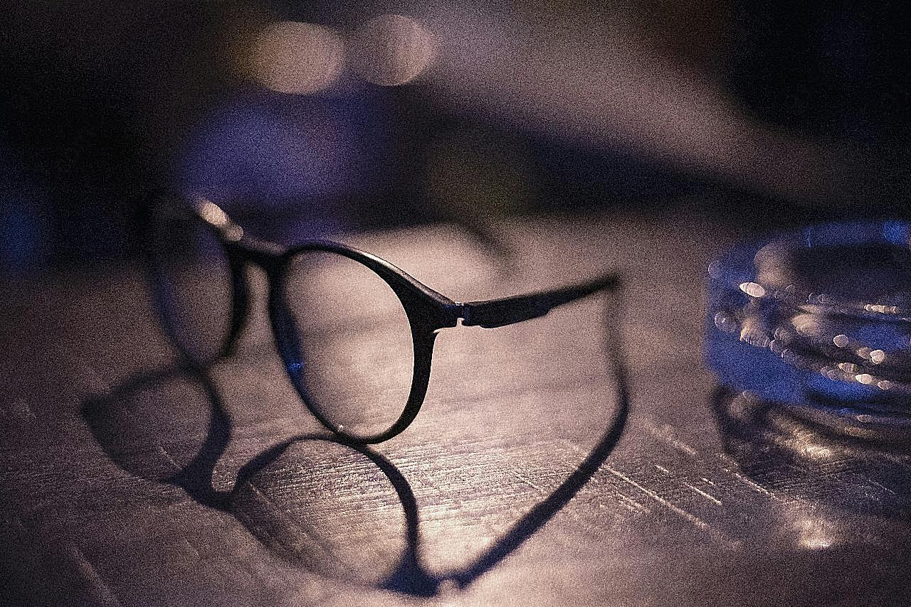 近视眼镜图片生活用品