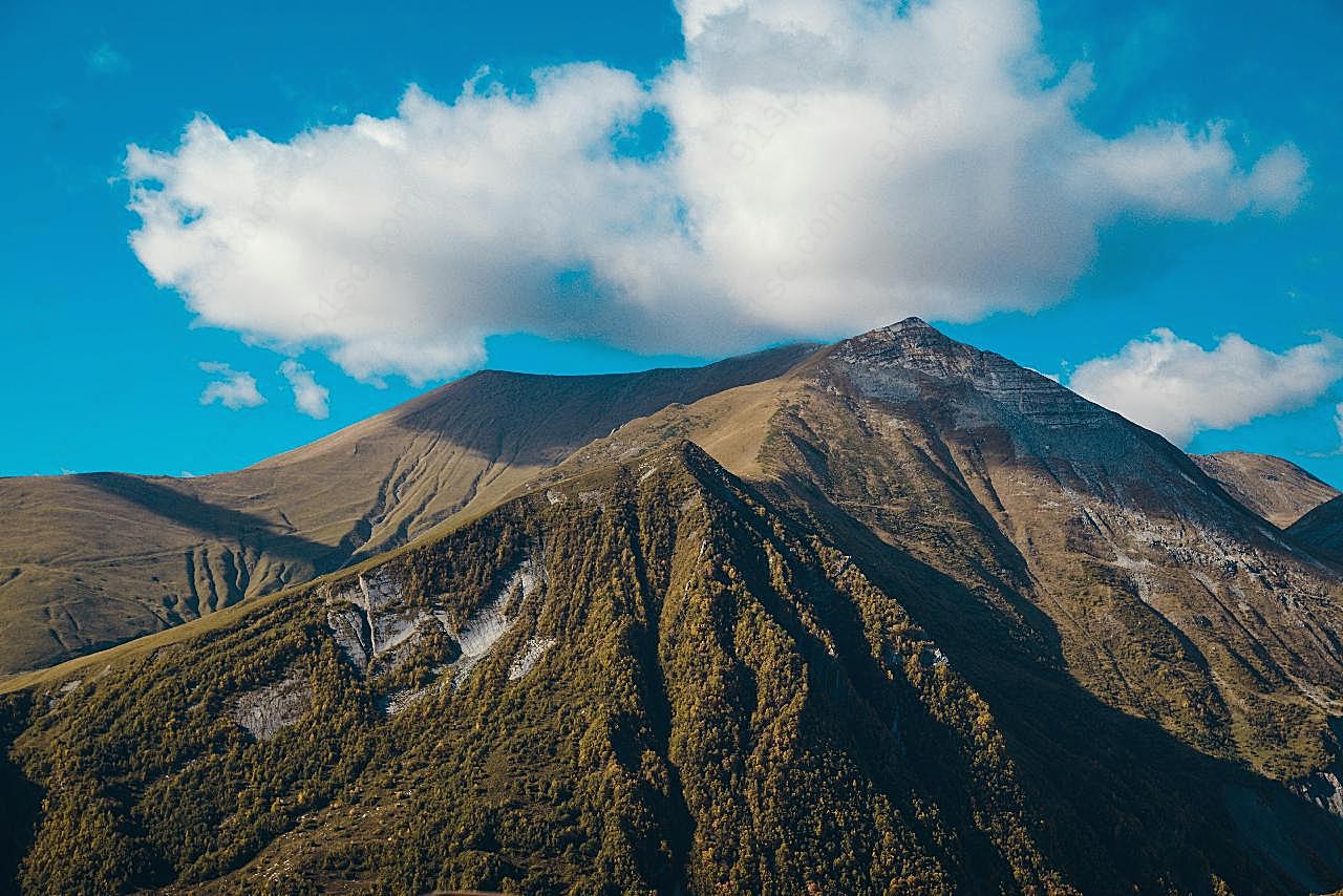 蓝天下高山风景图片景观