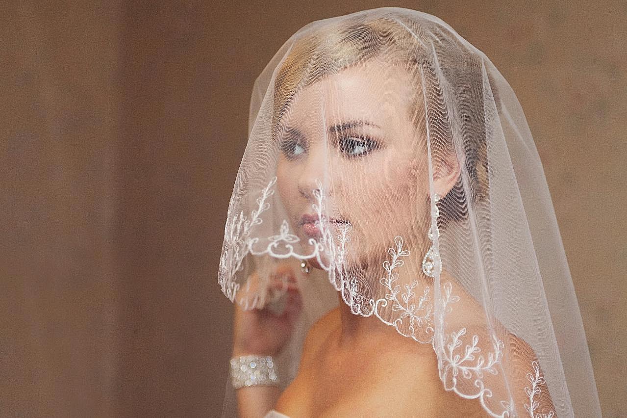 头盖头纱的美女新娘图片人物摄影