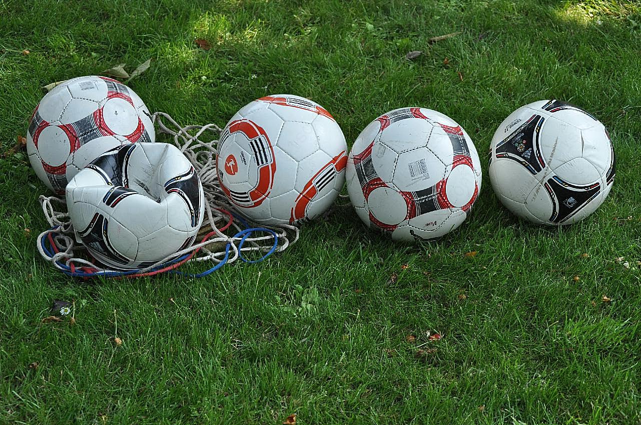草地足球图片体育用品