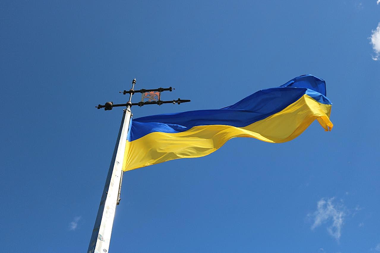 乌克兰飘扬国旗图片高清