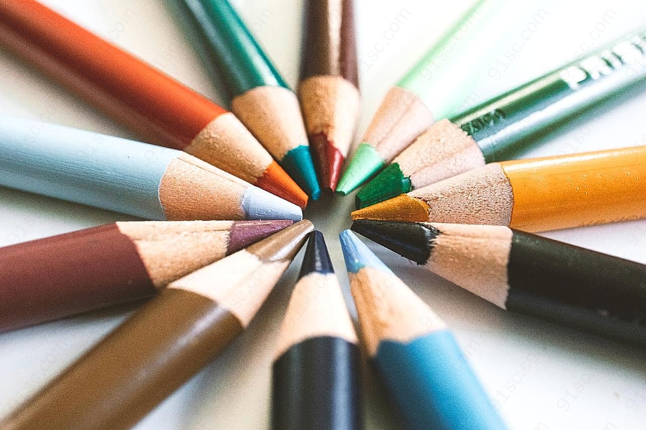 多色彩铅笔图片生活用品