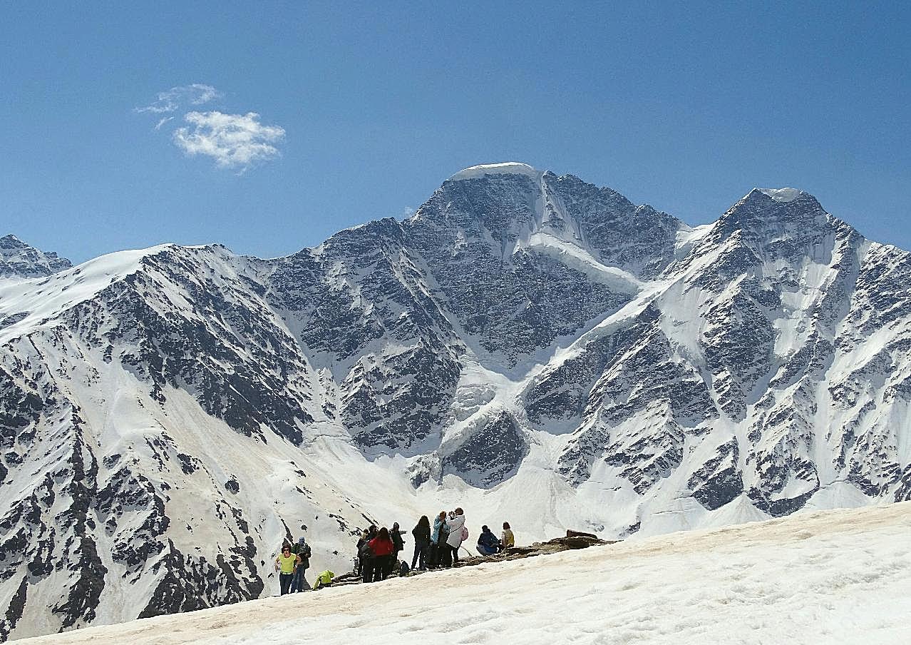高加索高地雪山图片山脉