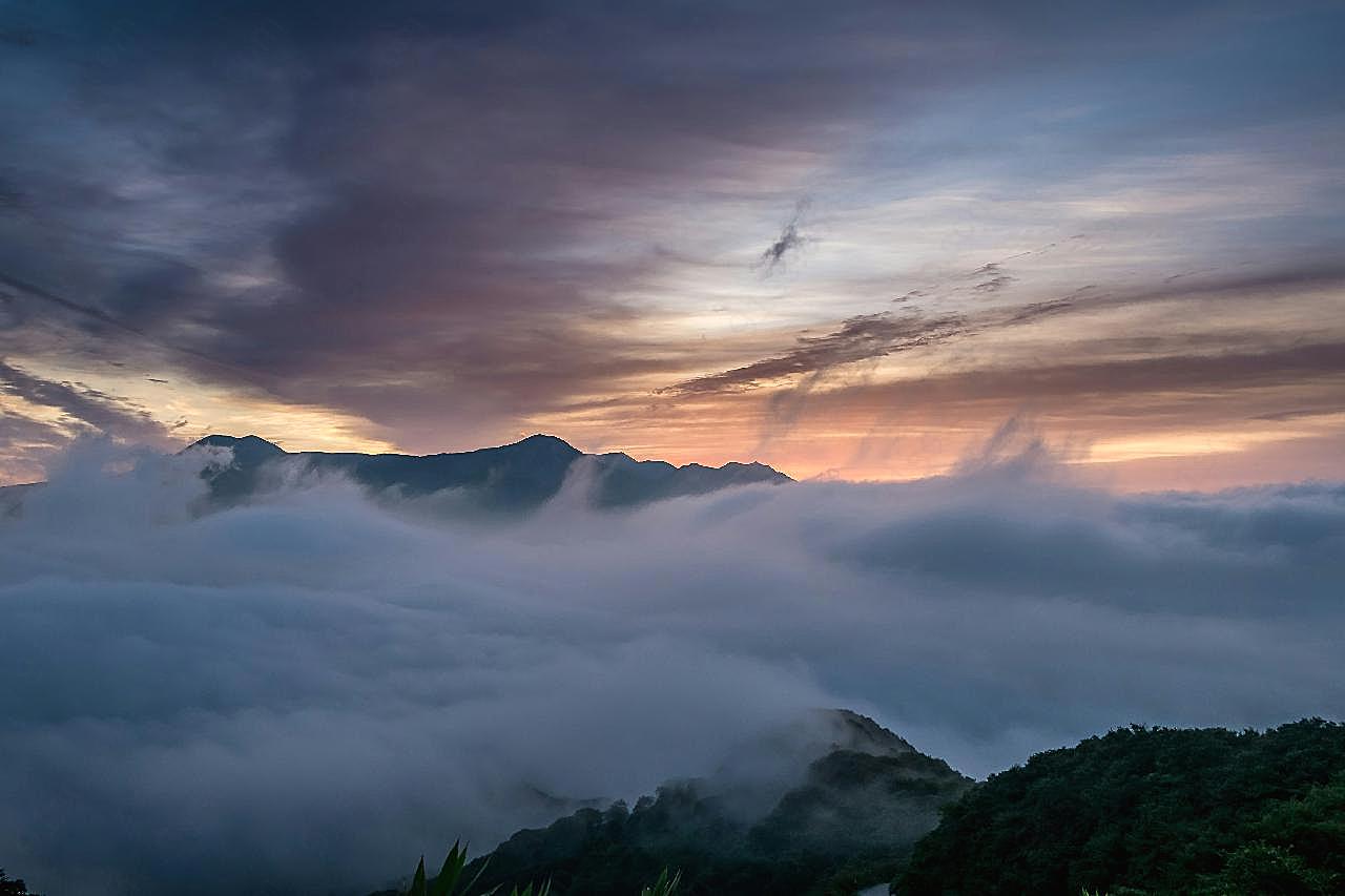 清晨云海风景图片自然