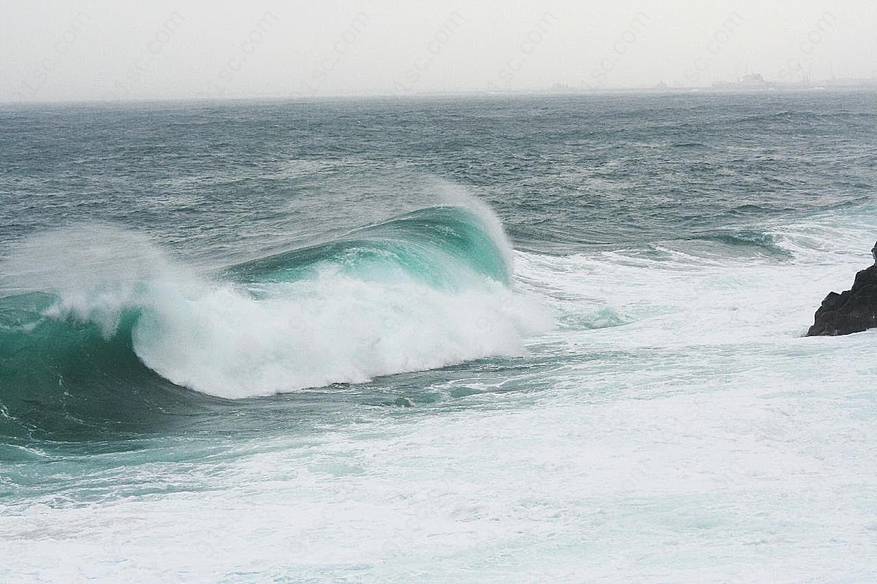 海上风暴大浪图片自然