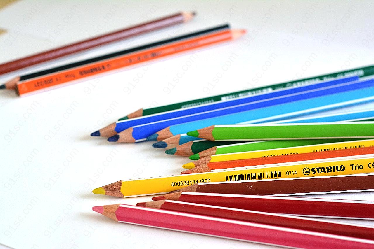 多支彩色铅笔图片百科