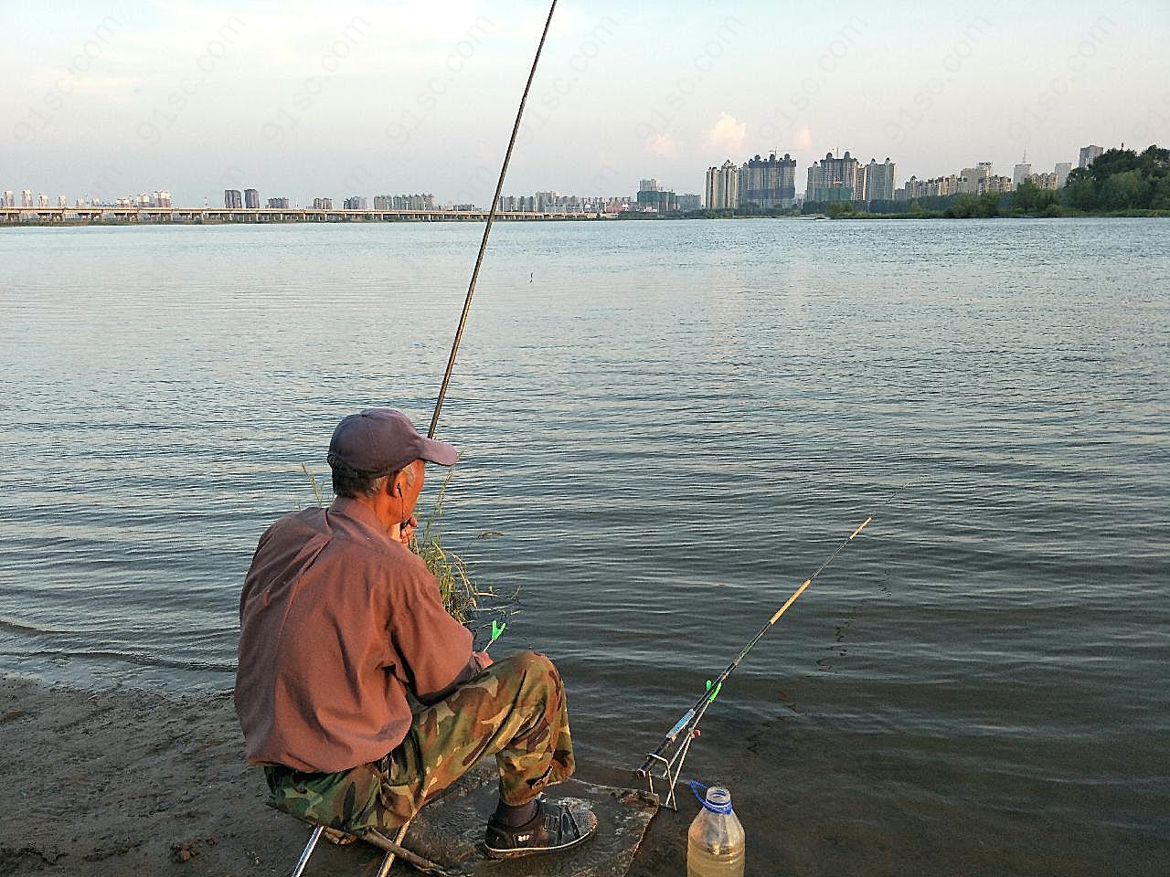 海边钓鱼背影图片人物摄影