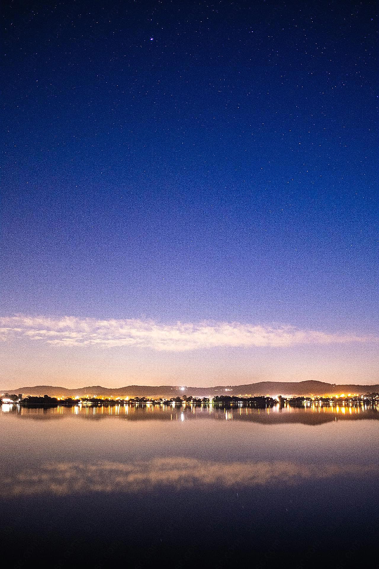 河对岸灯火阑珊图片摄影