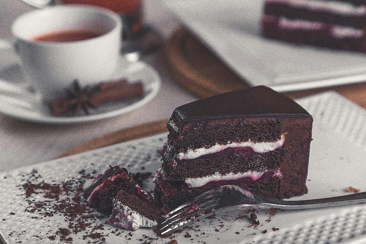 丝绒巧克力夹心图片蛋糕