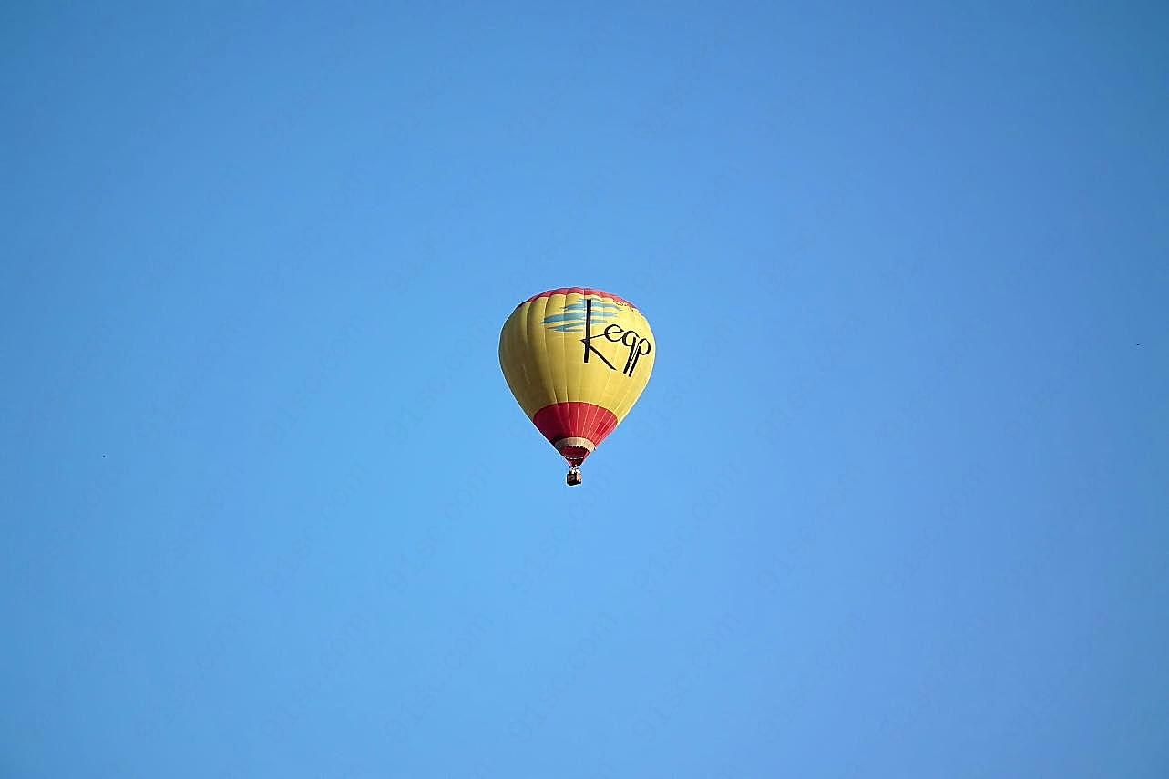 天空飞的热气球图片摄影