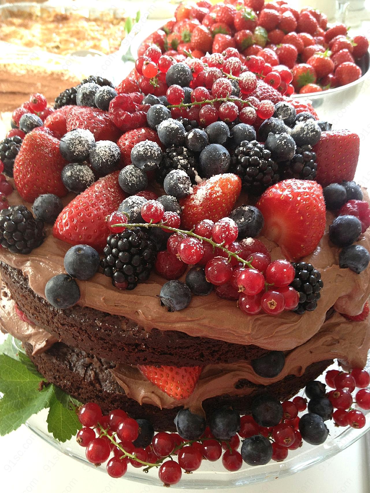 创意巧克力水果蛋糕图片餐饮美食