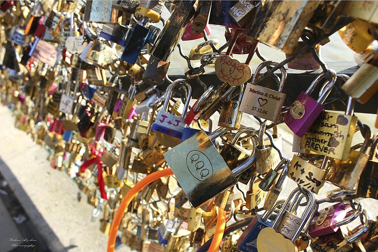 巴黎浪漫情侣挂锁图片生活用品