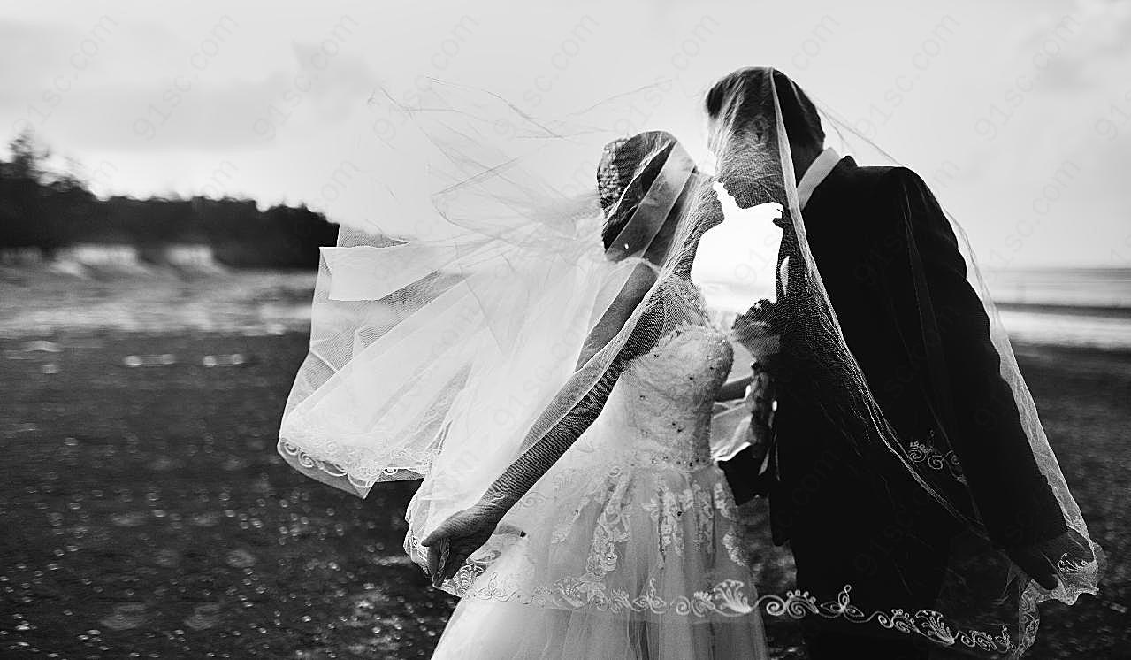 黑白复古接吻婚纱摄影婚纱图片