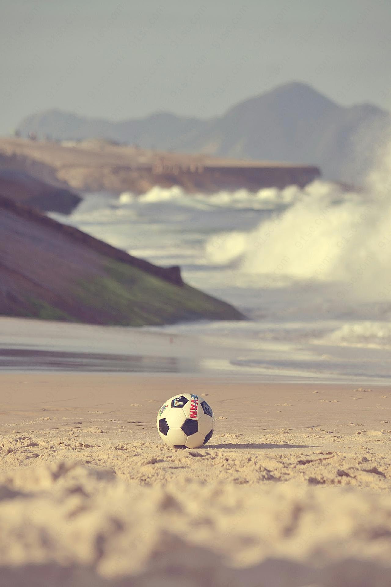 海滩上的足球图片百科生活用品